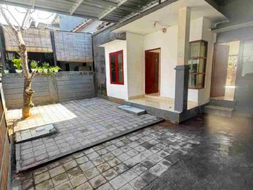 Jual Rumah 1lt minimalis Modern Lokasi Jl Sempidi Badung Bali area Strategis untuk  hunian.s