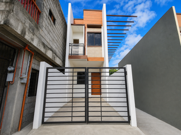 For Sale! Near SM Fairview Commonwealth Townhouse with 3 Bedroom 5.5M -AJCF