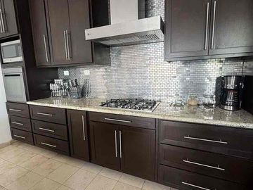 Más Espacio para tu Familia en El Tezal | 3 Recámaras | Amueblada | Cochera Eléctrica | $43,000