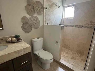 Más Espacio para tu Familia en El Tezal | 3 Recámaras | Amueblada | Cochera Eléctrica | $43,000