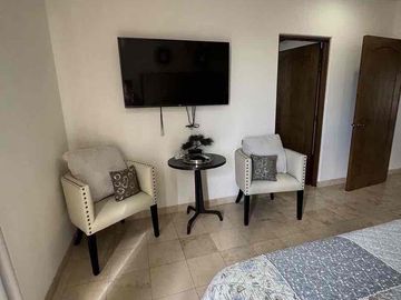 Más Espacio para tu Familia en El Tezal | 3 Recámaras | Amueblada | Cochera Eléctrica | $43,000