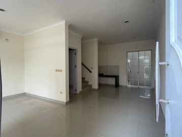 Dijual Rumah Siap Huni di Cluster Europe Green Lake City