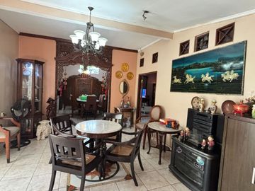 Rumah ini terletak di Jalan Caman Raya Utara Jakasampurna Bekasi