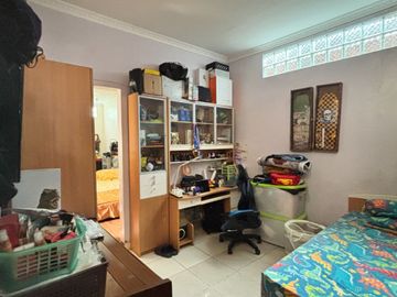 Rumah ini terletak di Jalan Caman Raya Utara Jakasampurna Bekasi
