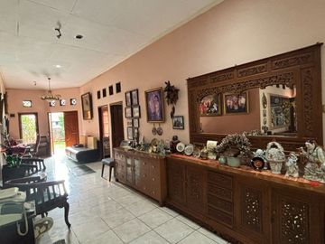 Rumah ini terletak di Jalan Caman Raya Utara Jakasampurna Bekasi