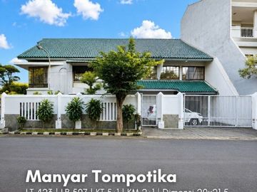 Rumah Manyar Tompotika STRATEGIS, ROW JALAN 4 MOBIL