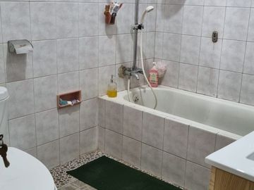 Rumah Bagus  2 Lantai di Pondok Cabe, Tangerang Selatan