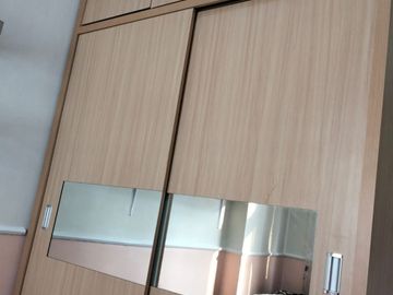 DUA KAMAR FURNISHED FULL APARTEMEN GREEN PRAMUKA PENELOPE TAHUNAN KOTA JAKARTA PUSAT TOWER ATAS MALL