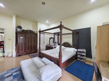 Rumah Area Permata Hijau dengan Taman yang Asri