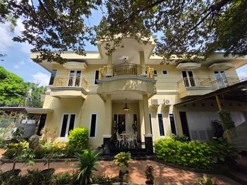 Rumah Area Permata Hijau dengan Taman yang Asri