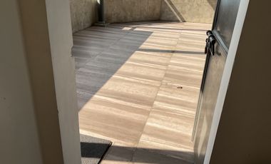 3 story Townhouse with roofdeck