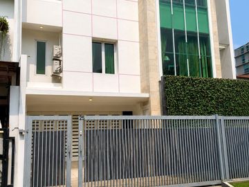 DIJUAL RUMAH SIAP HUNI  AREA NIAGA HIJAU PONDOK INDAH JAKARTA SELATAN