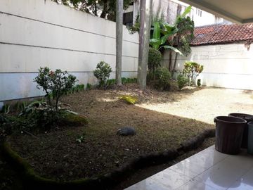 rumah murah cocok untuk tempat tinggal, kantor, lokasi dkt braga, alun alun kota bandung, di sayap sunda, riau, bandung tengah