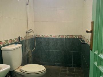 rumah murah cocok untuk tempat tinggal, kantor, lokasi dkt braga, alun alun kota bandung, di sayap sunda, riau, bandung tengah