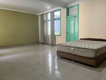 rumah murah cocok untuk tempat tinggal, kantor, lokasi dkt braga, alun alun kota bandung, di sayap sunda, riau, bandung tengah