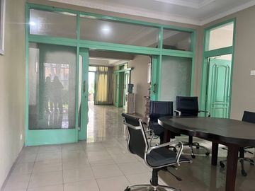 rumah murah cocok untuk tempat tinggal, kantor, lokasi dkt braga, alun alun kota bandung, di sayap sunda, riau, bandung tengah
