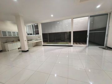Dijual Rumah 2 Lantai Hadap Timur SHM Di PHG Saphire Gading Serpong