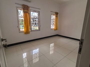 Dijual Rumah 2 Lantai Hadap Timur SHM Di PHG Saphire Gading Serpong