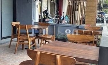 Ruko Manyar Kertoarjo 2 ruko gandeng, bangunan 3 lantai, dimensi 10x17 meter, siap huni di lantai 1 sebagai usaha