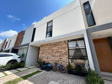 Casa en Venta en Zibatá | Frente al Parque | Recámara en Planta Baja