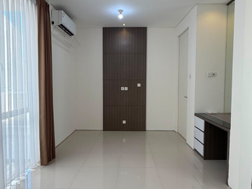 Rumah Royal Residence Surabaya Barat Siap Huni, One Gate System, Lingkungan Bagus