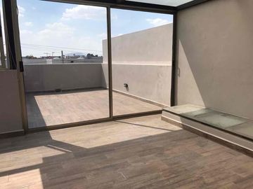 Casa en renta en residencial cerca de Av Lerma