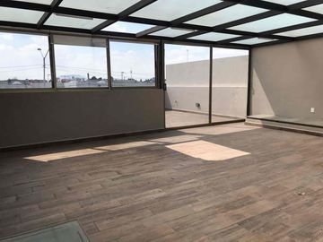 Casa en renta en residencial cerca de Av Lerma