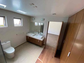 Casa en renta en residencial cerca de Av Lerma