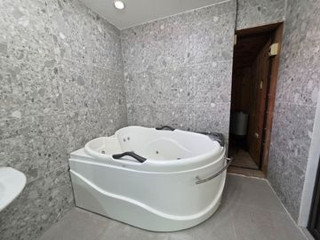 PREMIUM CORNER HOUSE & LOT FOR SALE (with private Hot Tub & Sauna)