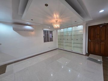 PREMIUM CORNER HOUSE & LOT FOR SALE (with private Hot Tub & Sauna)