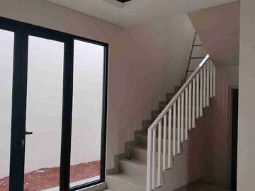 Dijamin TERMURAH. Rumah 2 lantai, 3 kamar tidur, 3kamar mandiready stock ada 4 unit siap huni, surat2 sudah pecah, harga dibawah 1.3M, lokasi jatisampurna kranggan cibubur, bekasi, nempel banget jakarta timur