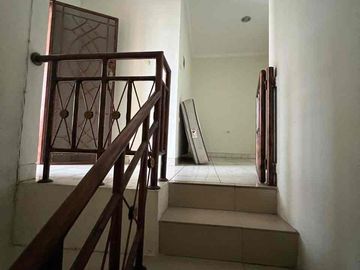 Disewakan Rumah 2 lantai
Taman Palem Lestari Blok C - Jakarta Barat