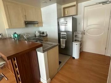 2BR Condo Unit for rent in Makati City  *One Rockwell