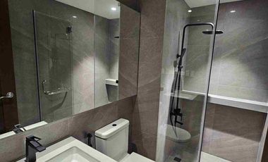 Newly Renovated 2 Bedroom Furnished with parking