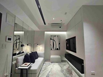Newly Renovated 2 Bedroom Furnished with parking