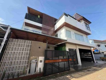 Dijual rumah full furnished dengan kolam renang di depok