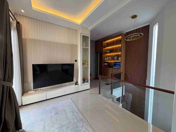 Dijual rumah full furnished dengan kolam renang di depok