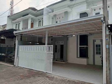 disewakan rumah 2 lantai full furnish dalam komplek di dekat kampus stpn