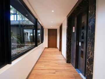 Modern 6BR House With Swimming Pool For Sale