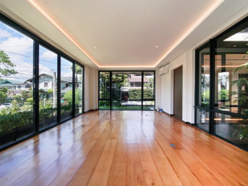 Modern 6BR House With Swimming Pool For Sale
