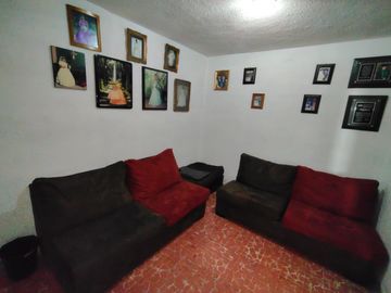 Casa en venta con local comercial en Agricola Oriental vin