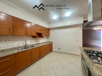 Casa en Renta o Venta Fraccionamiento Casa Fuerte, Tlajomulco de Zúñiga