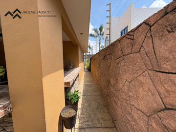 Casa en Renta o Venta Fraccionamiento Casa Fuerte, Tlajomulco de Zúñiga