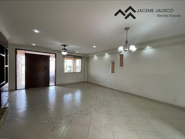 Casa en Renta o Venta Fraccionamiento Casa Fuerte, Tlajomulco de Zúñiga