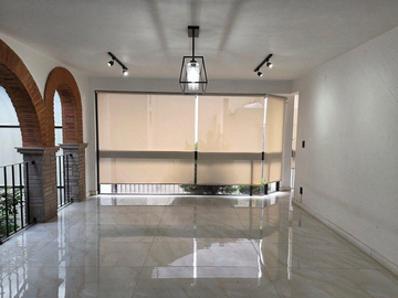 CASA EN VENTA EN FRACC. PRAGA PLAZA DEL CONDADO, ESTADO DE MEICO.