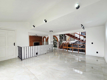 CASA EN VENTA EN FRACC. PRAGA PLAZA DEL CONDADO, ESTADO DE MEICO.