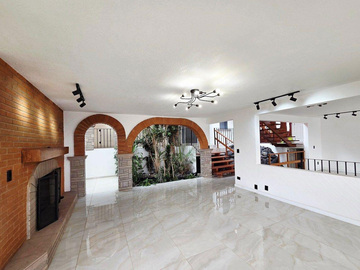 CASA EN VENTA EN FRACC. PRAGA PLAZA DEL CONDADO, ESTADO DE MEICO.