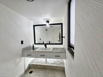 CASA EN VENTA EN FRACC. PRAGA PLAZA DEL CONDADO, ESTADO DE MEICO.