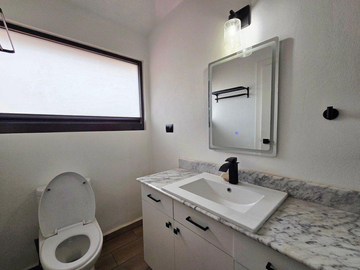 CASA EN VENTA EN FRACC. PRAGA PLAZA DEL CONDADO, ESTADO DE MEICO.