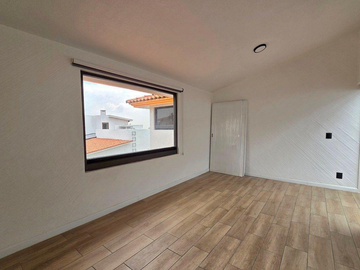 CASA EN VENTA EN FRACC. PRAGA PLAZA DEL CONDADO, ESTADO DE MEICO.